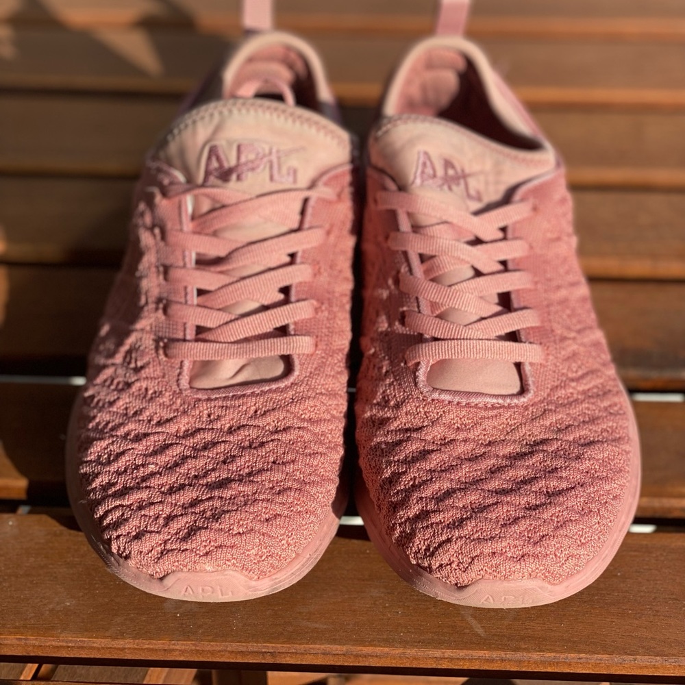 APL women’s sneakers in 39 color dusty rose